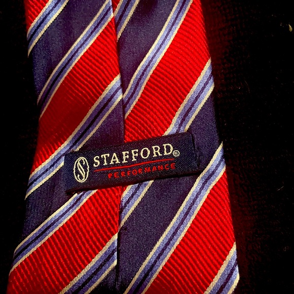 Great looking Stafford Men’s Necktie - Picture 3 of 5